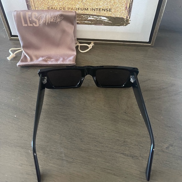 Black Rectangular Sunglasses - Picture 3 of 3